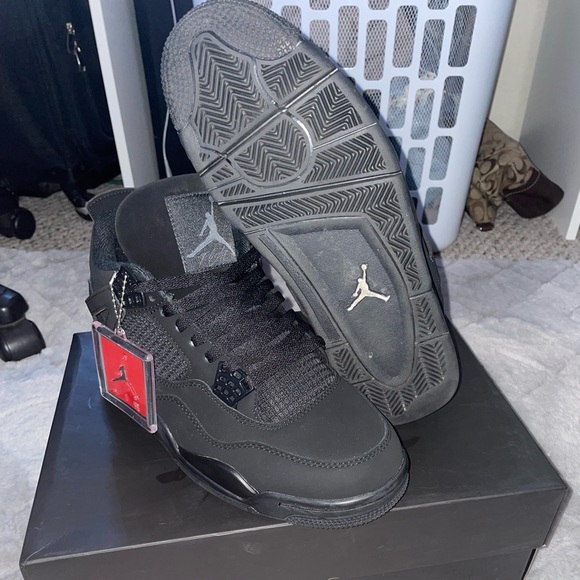 Jordan black cats used but in perfect condition still like new